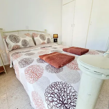 2 Bedroom Townhouse, Close To Harbour, Use Of Onsite Facilities Appartement Paphos