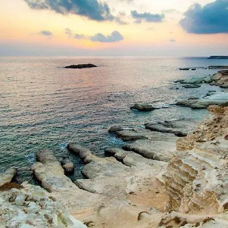 Appartement 2 Bedroom Townhouse, Close To Harbour, Use Of Onsite Facilities Paphos